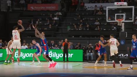 Die Highlights der Partie Anadolu Efes Istanbul - FC Bayern München aus der EuroLeague im Video.