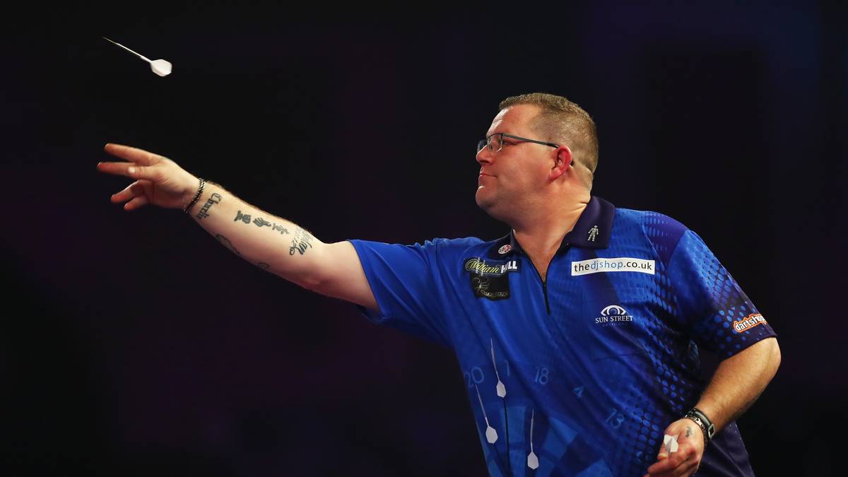 STEVE WEST (PDC Order of Merit: 22): Der Routinier aus Essex ist schon lange als Darts-Profi aktiv, debütierte aber erst 2017 bei der PDC-WM. In der ersten Runde unterlag er gleich Mervyn King. Beim World Grand Prix 2018 schlug er aber James Wade. Hat eine vergleichsweise einfach Auslosung und könnte weit kommen.
