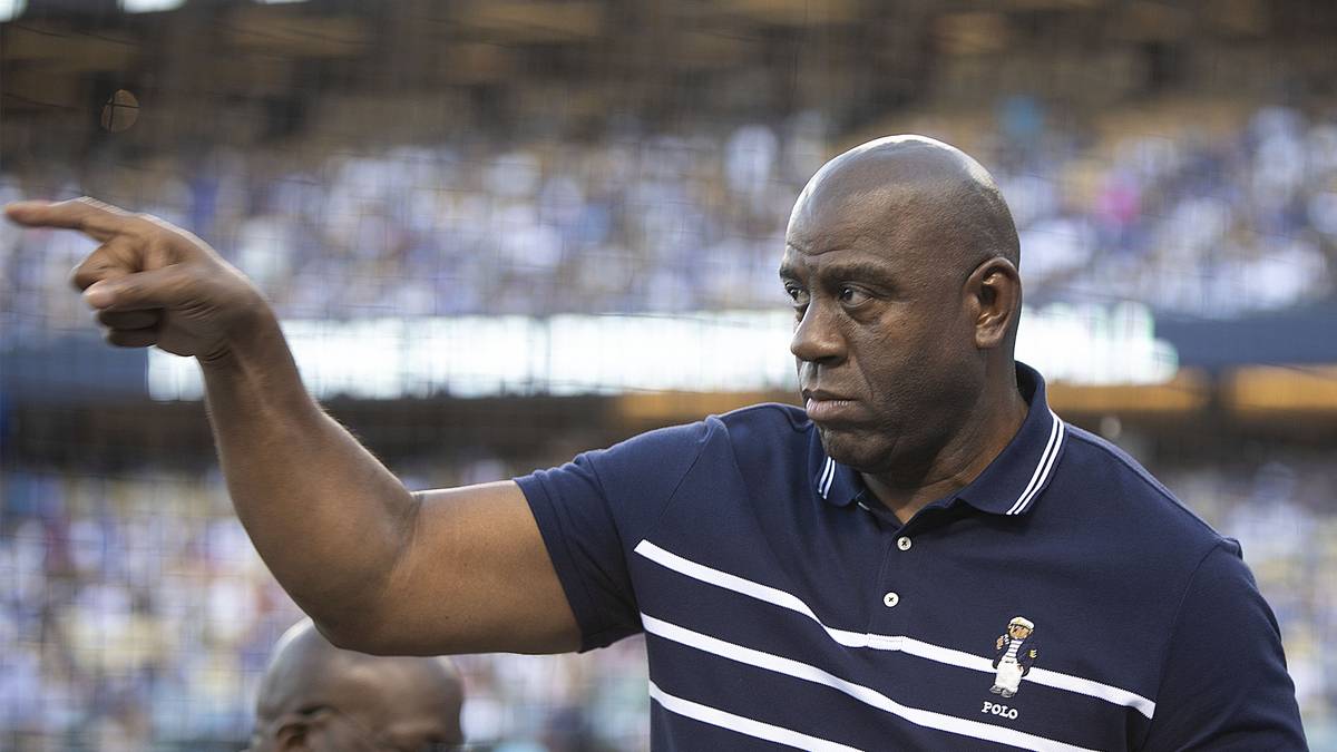 EARVIN "MAGIC" JOHNSON: Er ist eine der größten NBA-Legenden aller Zeiten und hat seine Spuren mit fünf Meisterschaften tief in den Annalen der Los Angeles Lakers hinterlassen. Mittlerweile ist er Mitbesitzer der Los Angeles Dodgers. Kein Wunder also, dass er auf einen Erfolg der Rams hofft