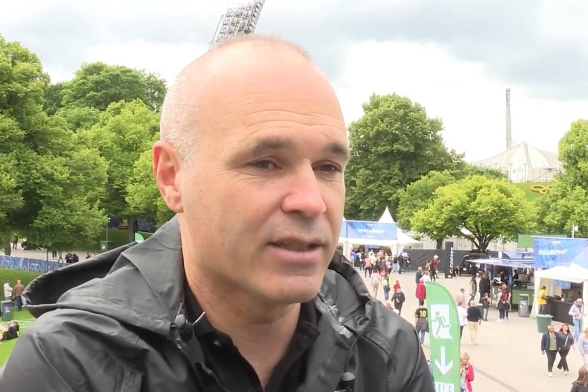 Andres Iniesta präsentierte den Henkelpott vor dem Finale in München. Er erklärt, welchem Team er die Daumen drückt.