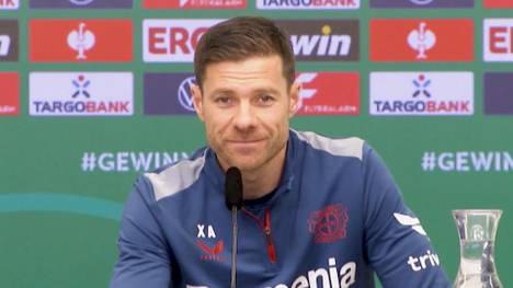 Leverkusen hat durch den Last-Minute-Sieg gegen Hoffenheim und die Niederlage der Bayern gegen den BVB die Tabellenführung in der Bundesliga auf 13 Punkte ausgebaut. Das sorgt auch bei Xabi Alonso für positive Stimmung.