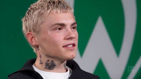 Mit Isak Hansen-Aaröen holt Werder Bremen ein Talent von Manchester United an Land. Der 19-jährige Jungspund gibt sich selbstbewusst.