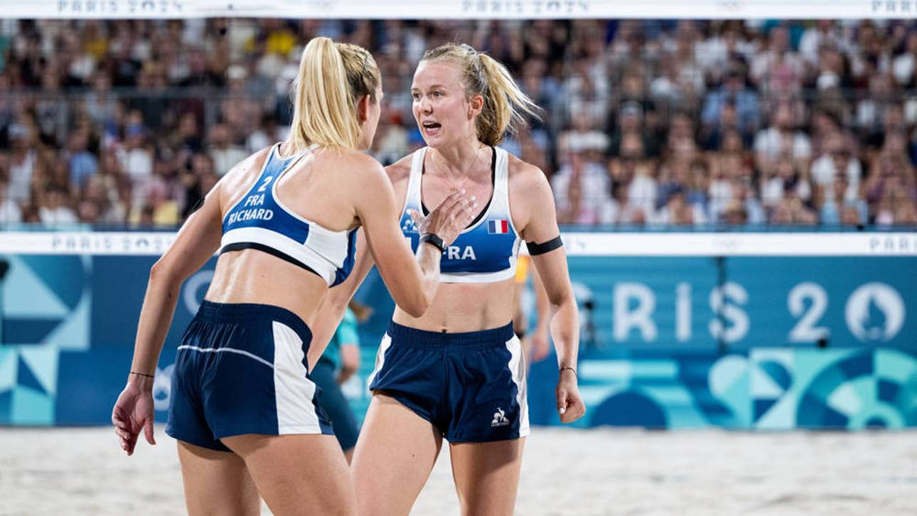 Lezana Placette und Alexia Richard spielten in Shorts