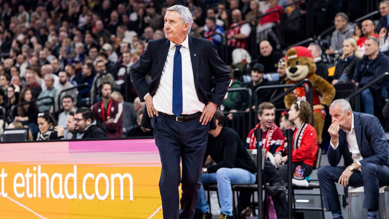 Svetislav Pesic ärgert sich über die Niederlage seiner Bayern