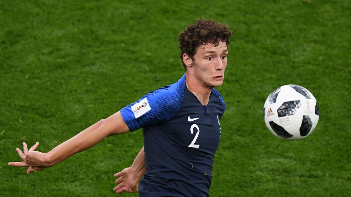 BENJAMIN PAVARD (FRANKREICH): Der Stuttgarter Verteidiger ist in der Equipe Tricolore gesetzt - was an sich schon ein Qualitätsmerkmal ist. Dass Pavard auch in der kommenden Saison beim VfB kickt, ist angesichts dessen Aussagen ("Ich will Champions League spielen") unwahrscheinlich. Weil der 22-Jährige keine Ausstiegsklausel hat, dürfte zumindest ein dicker Batzen Geld reinkommen