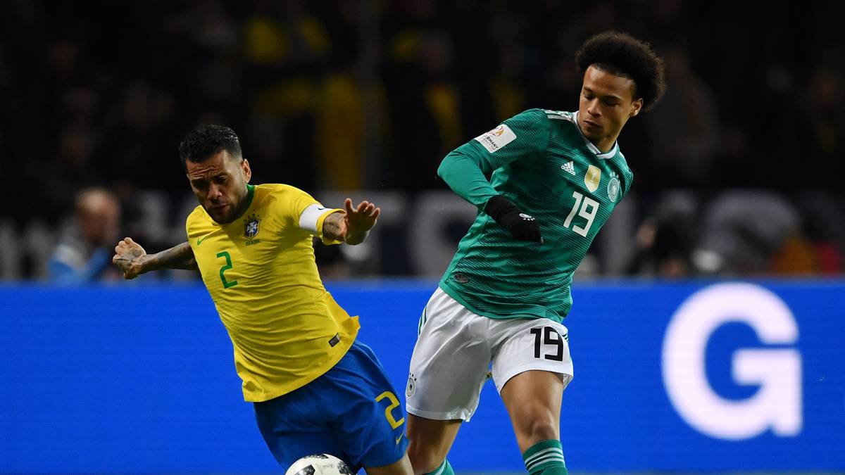 LEROY SANE: Sollte links offensiv mit seinem Tempo für Gefahr sorgen. Das gelang in Hälfte eins nur bei zwei Kontersituationen. Ansonsten kaum ins Spiel eingebunden, trotzdem mit vermeidbaren Fehlpässen. Kein Empfehlungsschreiben. Nach einer Stunde war für ihn Schluss: SPORT1-Note: 5