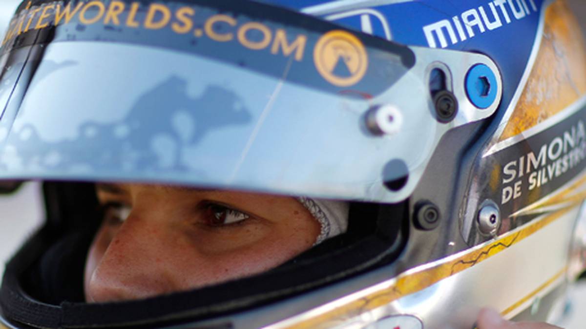 Über die Atlantic Championship kommt sie 2010 zur IndyCar Series