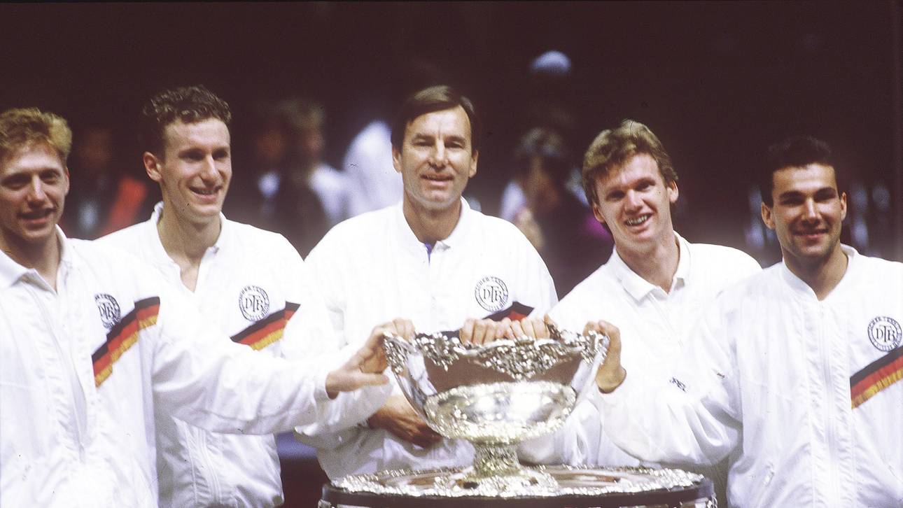 Niki Pilic (M.) führte Deutschland unter anderem 1989 zum Sieg im Davis Cup