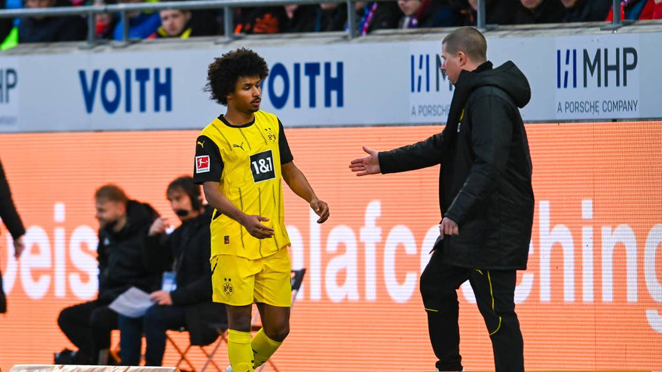 Karim Adeyemi (links) wurde prompt wieder von Mike Tullberg ausgewechselt