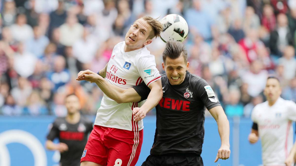Als alle schon mit einer Punkteteilung rechnen, trifft Lewis Holtby (l.) in der Nachspielzeit zum 2:1 für den HSV