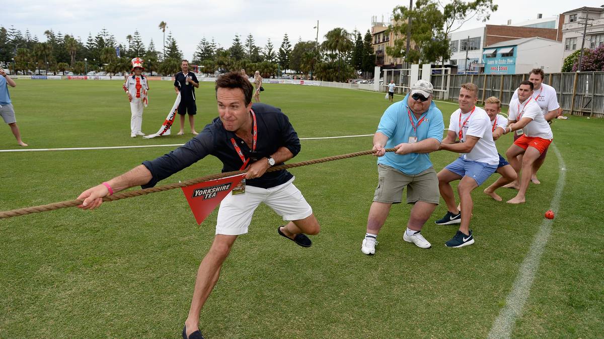 TAUZIEHEN: Beim Tauziehen messen zwei Mannschaften ihre Kräfte, indem sie an je einer Hälfte eines langen Seiles in entgegengesetzte Richtungen ziehen. Sieger ist die Mannschaft, die das Seil bis zu einer festgelegten Marke auf ihre Seite zieht. Tauziehen war von 1900 bis 1920 olympisch