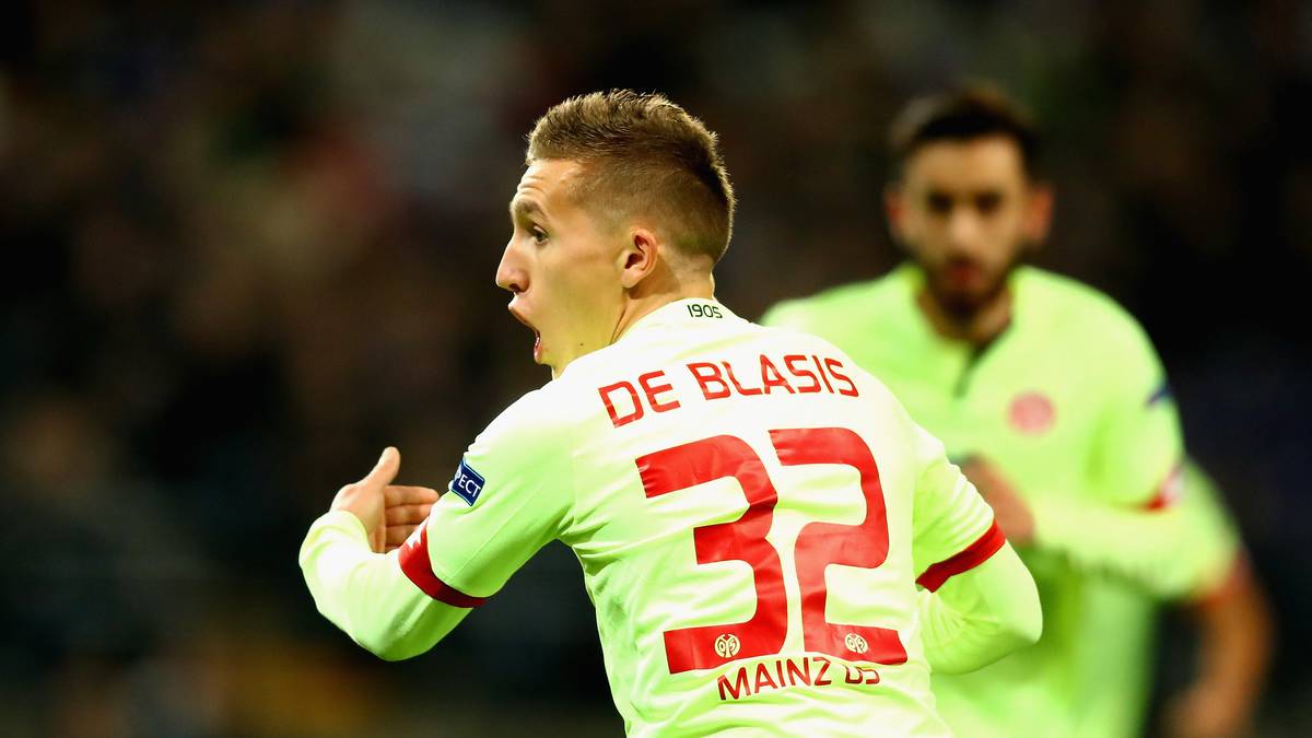 De Blasis feiert seinen Treffer. Mehr haben die Mainzer an diesem Abend nicht zu feiern