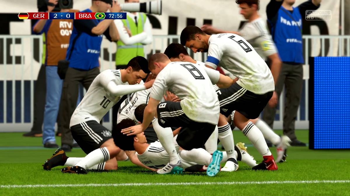 Die deutschen Spieler bejubeln einen Torerfolg des eigenen Teams