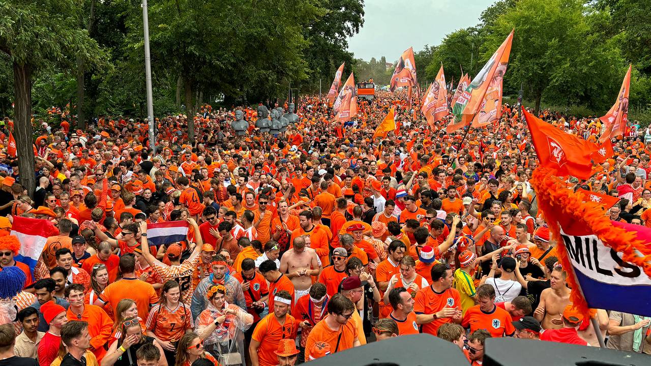 Irre Partybilder! Der Oranje-Wahnsinn geht in Berlin munter weiter | EM 2024