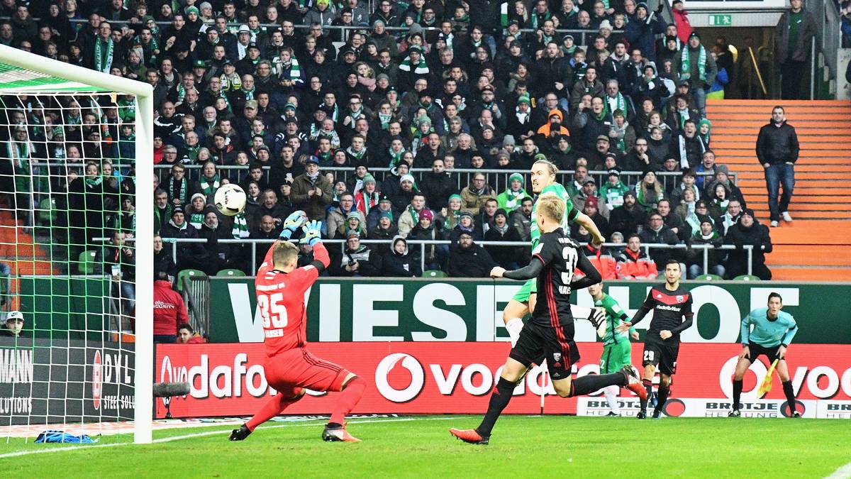 In Bremen dauert es etwas länger bis zum Torjubel. Der ist dann aber umso lauter: Max Kruse trifft für Werder in der 24. Minute im Kellerduell gegen den FC Ingolstadt