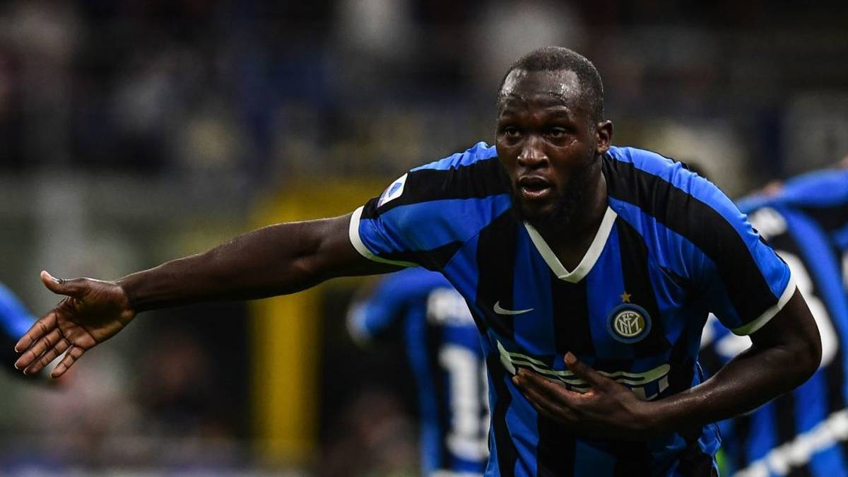 ROMELU LUKAKU (26 Jahre/Inter Mailand): Mit gerade einmal 18 Jahren unterschrieb der Belgier beim FC Chelsea. Nach seinem festen Wechsel zu Everton gelang ihm der Durchbruch. Nach zwei eher unglücklichen Jahren bei Manchester United möchte Lukaku bei Inter Mailand zurück zu alter Stärke finden
