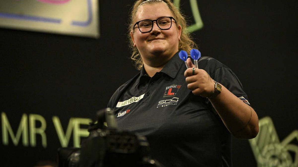 BEAU GREAVES (England)
Viele trauen der 21-Jährigen zu, mit den ganz Großen mitzumischen. Die Fähigkeiten hat sie, Erfahrungen auf den PDC-Bühnen sammelt sie immer mehr – womöglich der Schlüssel. „Sie ist eine unangenehme Gegnerin für jeden“, schätzt Marijanovic ein: „Sie wird toppen, was Fallon Sherrock bei der WM erreicht hat“