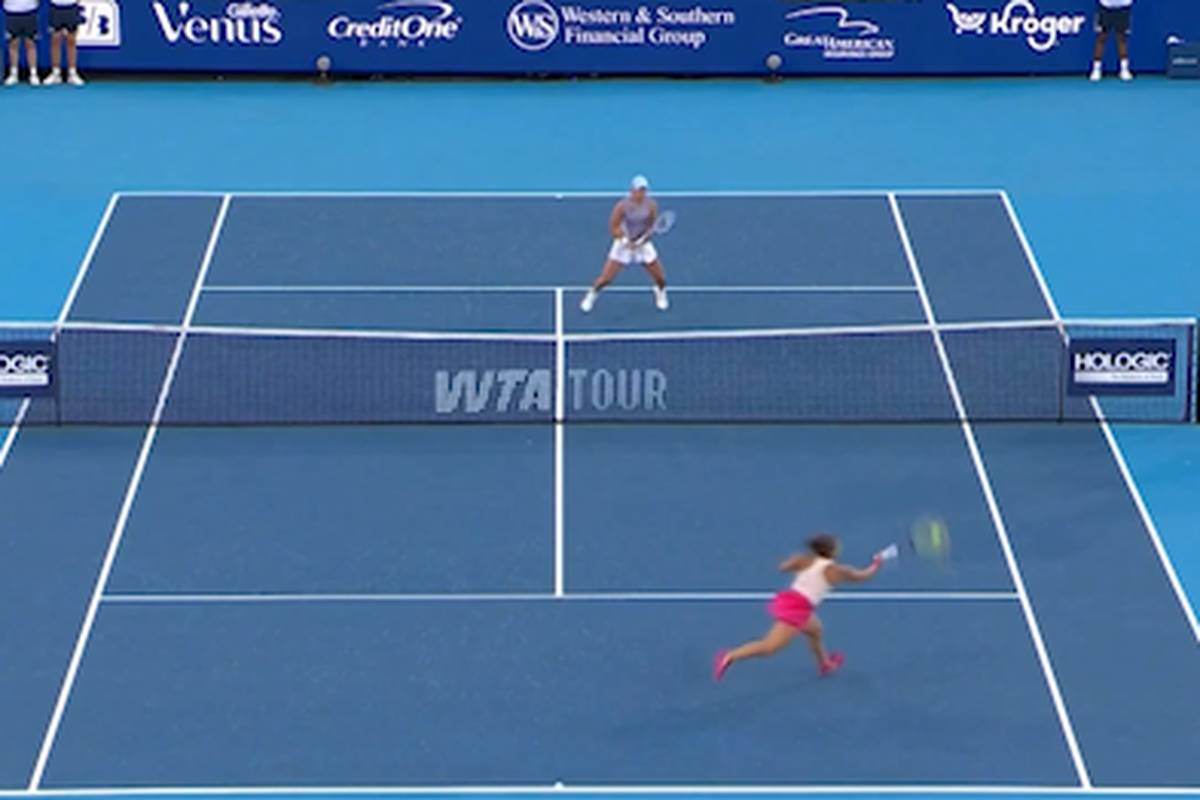 Iga Swiatek setzt sich in einem spektakulären Finale gegen Jasmine Paolini durch. Die Polin gewinnt erstmals das WTA-Turnier in Cincinnati. 