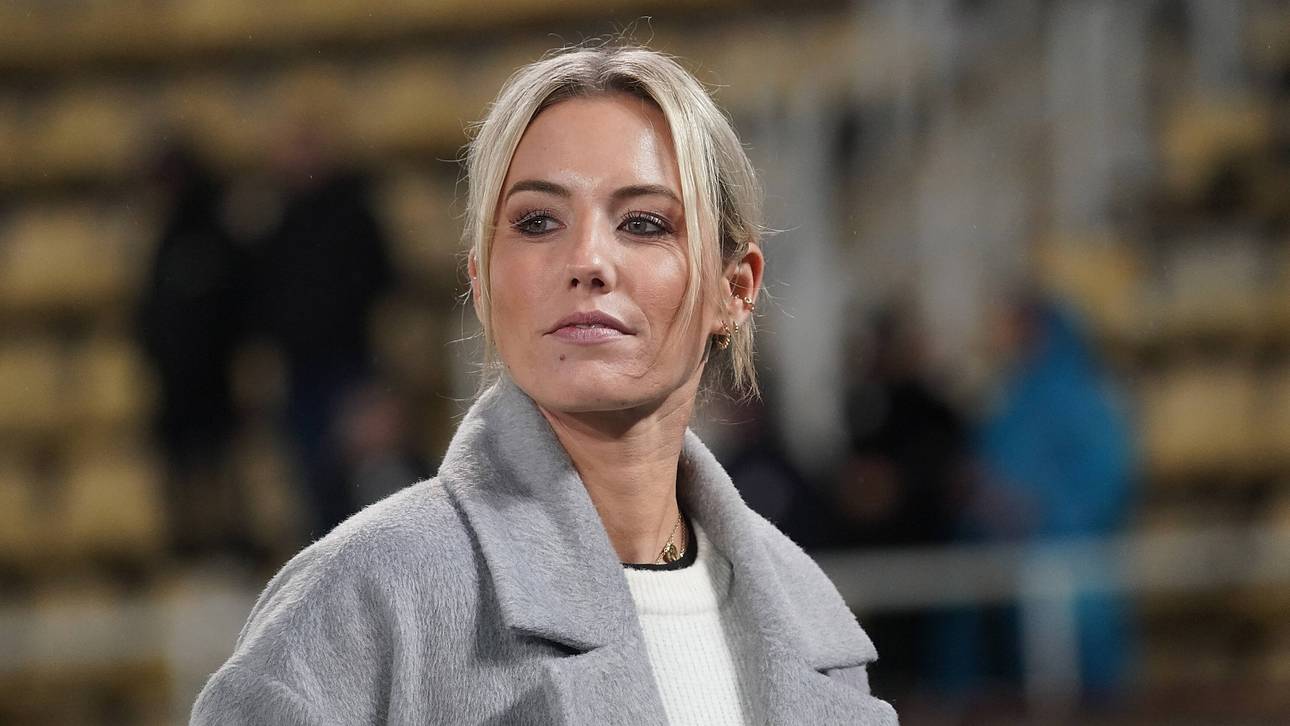 Sport-Moderatorin im Babyglück