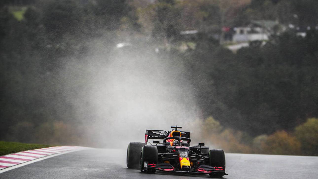 Verstappen fährt Bestzeit im Regen