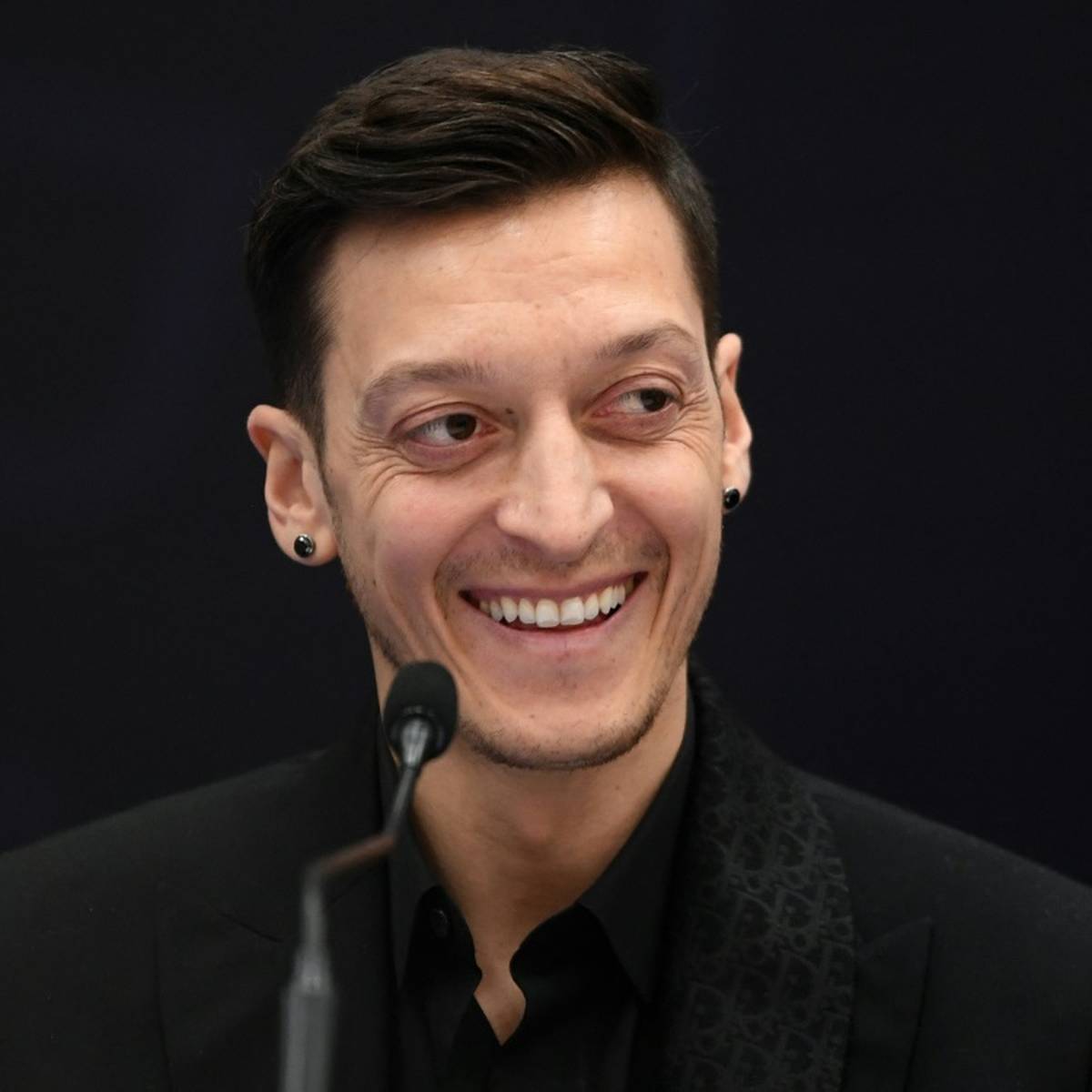 Vaterfreuden im Hause Mesut Özil: Der Basaksehir-Profi verkündet via Social Media gute Neuigkeiten.