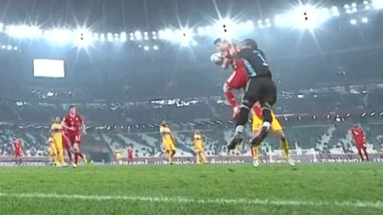 Robert Lewandowski berührte den Ball mit dem Arm