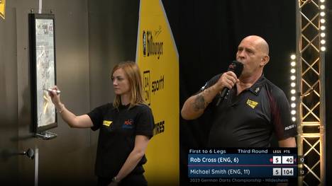 Spannung pur in Hildesheim! Rob Cross schlägt Michael Smith im Decider. Dabei kommt es zu einer kuriosen Situation.