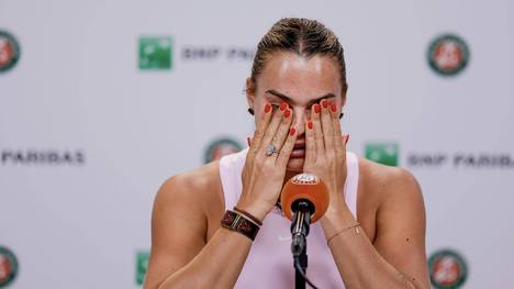 Viele Tennisprofis fühlen sich unfair behandelt, weil sie nur einen vergleichsweise kleinen Anteil an den Umsätzen der Grand Slams erhalten. Die topgesetzte Aryna Sabalenka beendet aus Protest nach 15 Minuten die Pressekonferenz.