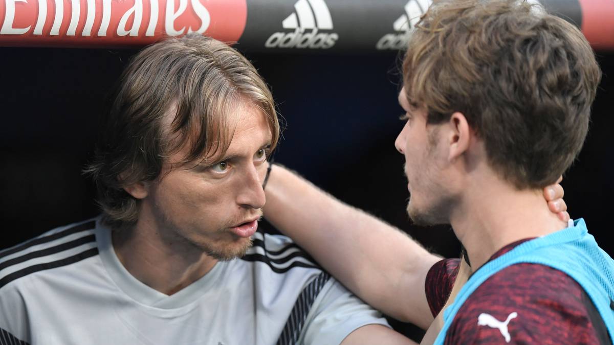 KROATIEN: Nachdem das A-Team um Luka Modric (l.) bei der WM 2018 ins Finale vorstieß, steht auch der Nachwuchs im Blickpunkt. Angeführt vom Ex-Hamburger Alen Halilovic (r.) ist das wie immer mentalitätsstarke Team eines, das mit etwas Glück überraschen kann. Aber die Gruppe C mit England und Frankreich ist knüppelhart