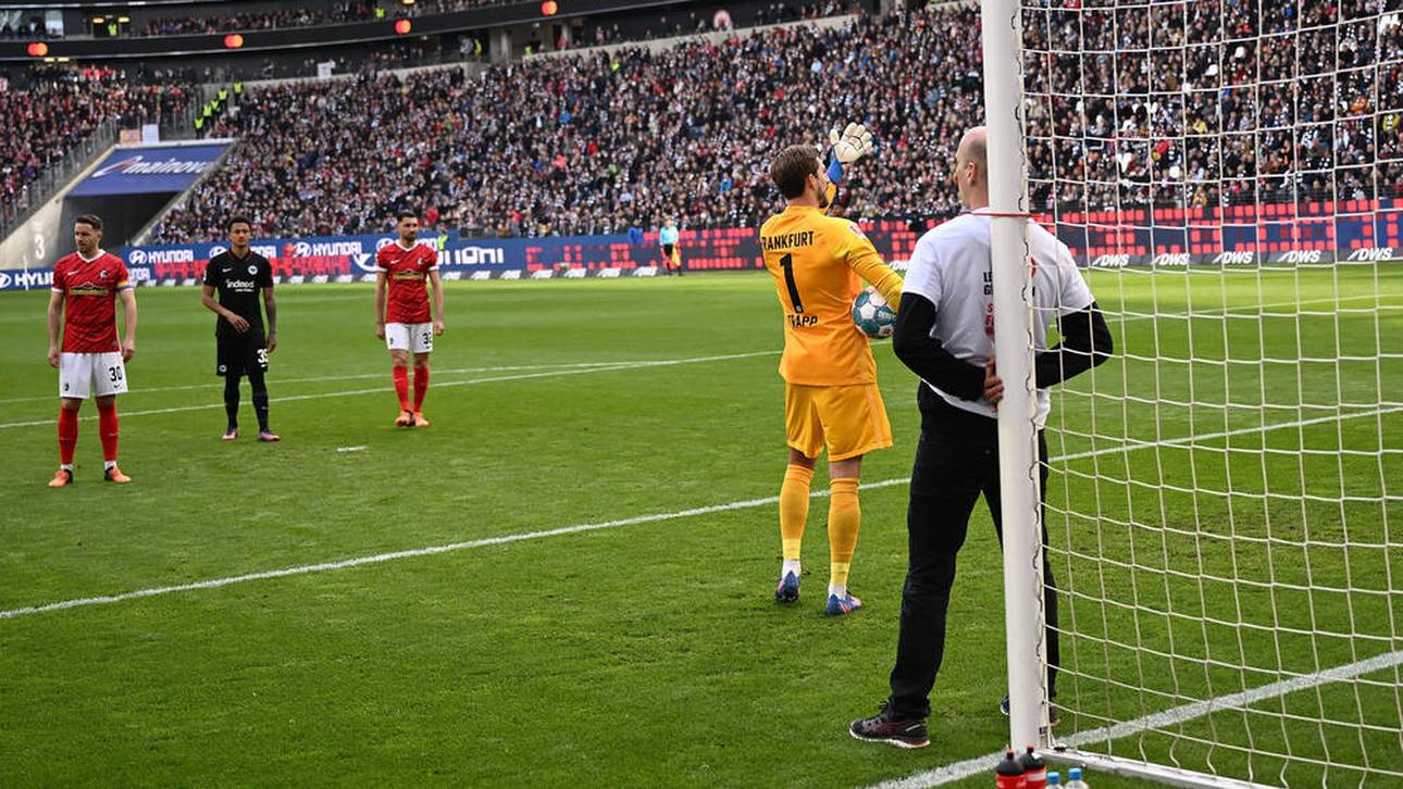 Kurioser Protest bei Frankfurt-Spiel