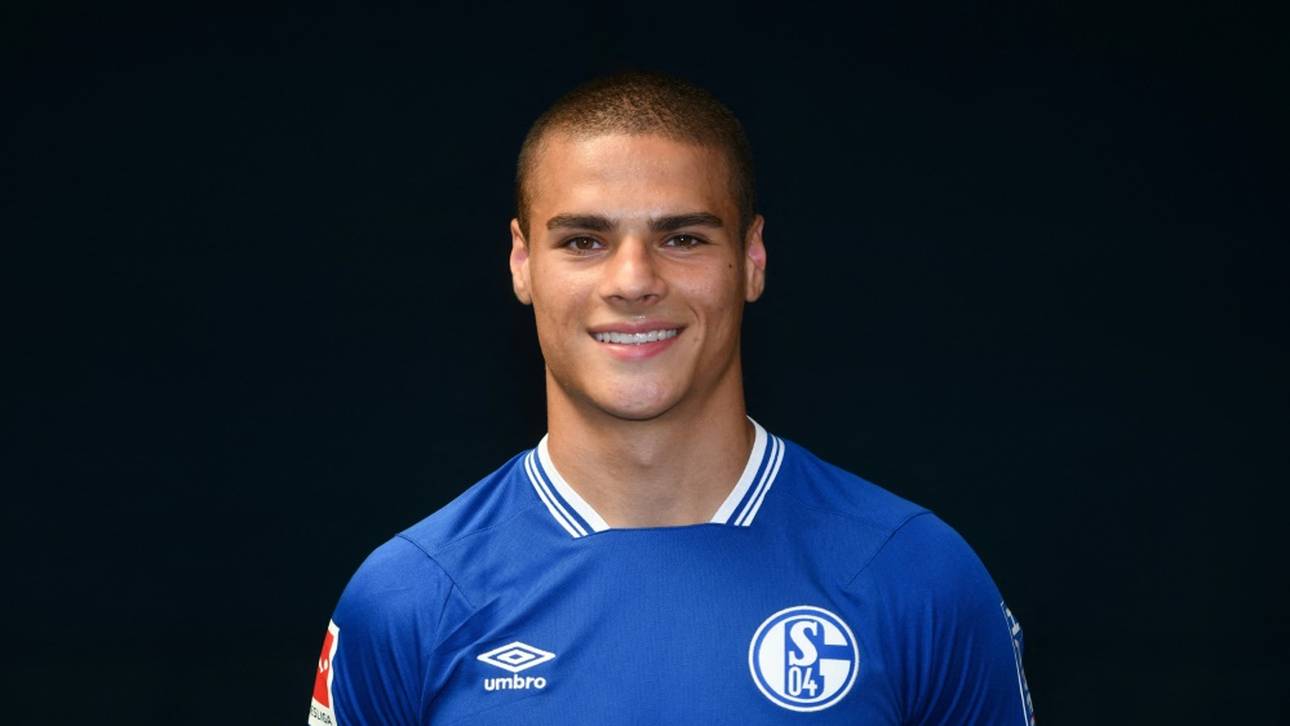 Schalke verkleinert Mittelfeld