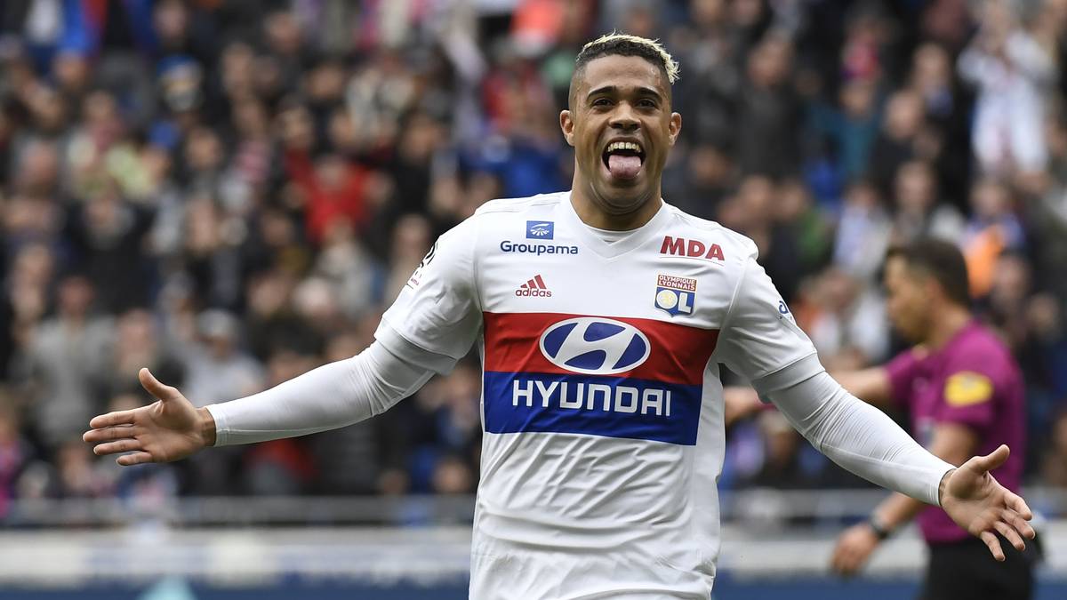 MARIANO DIAZ (Olympique Lyon, 24, Vertrag bis 2022): Wechselte vor der Saison zu Olympique Lyon und schlug dort voll ein. In 25 Pflichtspielen netzte der Stürmer von der Dominikanischen Republik 21 Mal und gab sieben Torvorlagen. Real hat ein Rückkaufrecht für 30 Millionen Euro. Könnte als Backup für Mittelstürmer Benzema zurückkommen