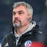 Der FC Schalke empfängt den 1. FC Köln. Selbst der gegnerische Trainer ruft das Duell zum ersten von 17 verbliebenen Endspielen aus. 