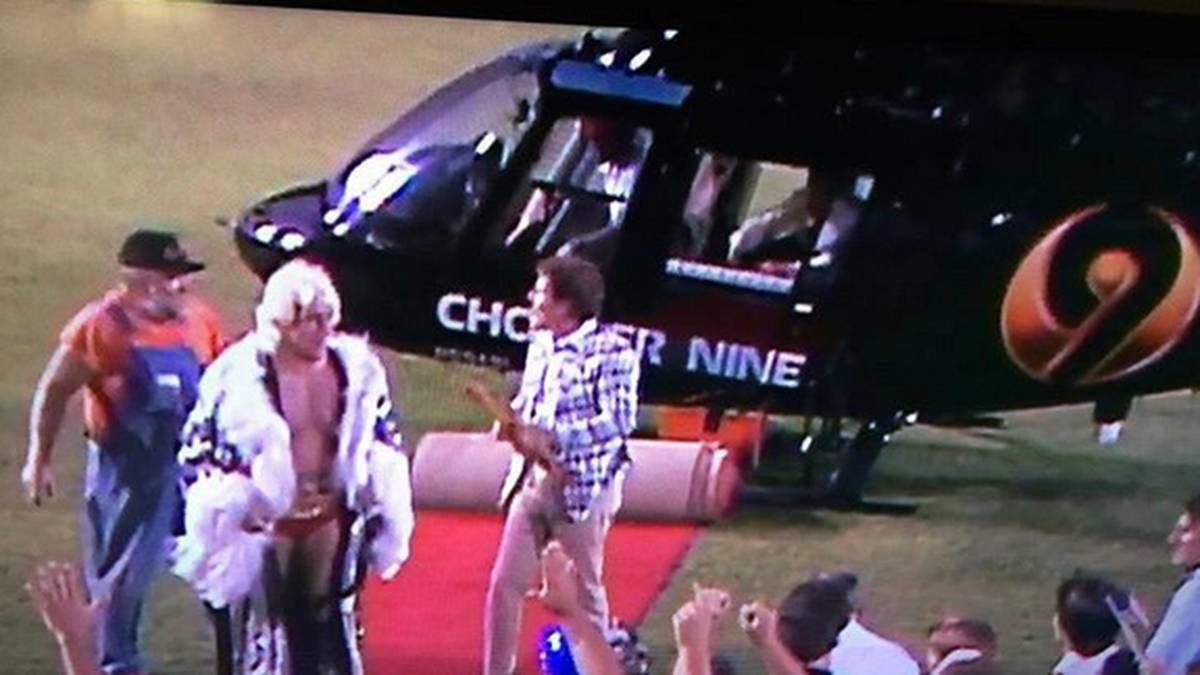 Einmal mehr knüpfte Charlotte mit dem Auftritt an die Geschichte ihres Vaters an: Der wurde 1985 beim Great American Bash in seiner Heimatstadt Charlotte (der die Tochter den Künstlernamen entliehen hat) vom Hubschrauber eines örtlichen Fernsehsenders für sein Match gegen Nikita Koloff abgesetzt