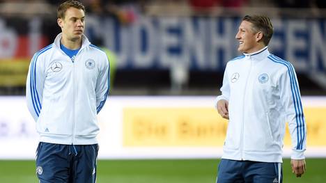 Manuel Neuer (l.) bedauert den Ausfall von Bastian Schweinsteiger