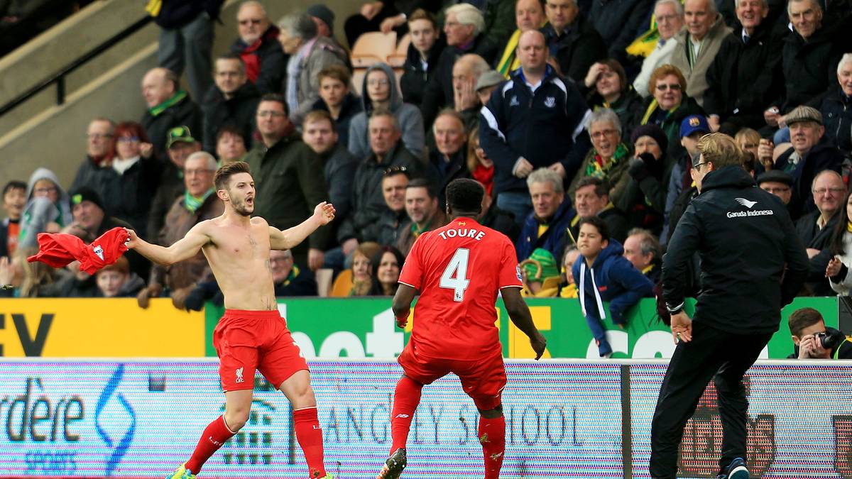 Jürgen Klopp hält es nicht mehr auf seinem Platz. Der Pöhler stürmt auf den Torschützen zu und gehört zu den ersten Gratulanten