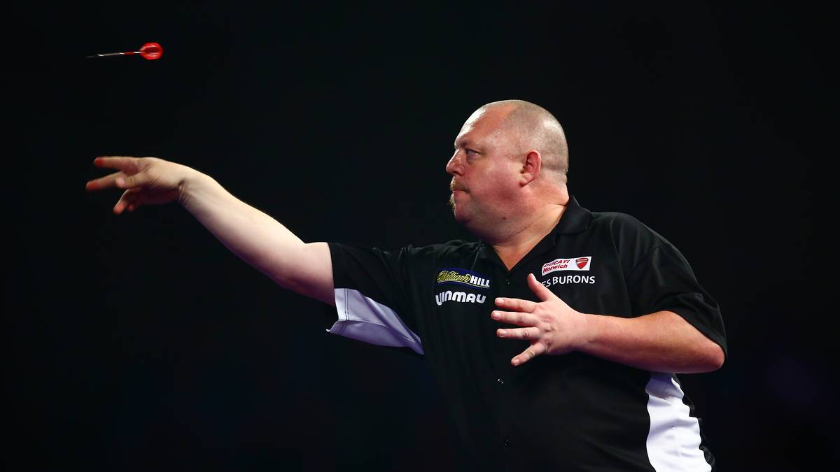 Tag 11: Mervyn King schließt mit seinem Spiel gegen Jelle Klaasen das Achtelfinale ab. Den ersten Satz sichert sich der Engländer im Eiltempo