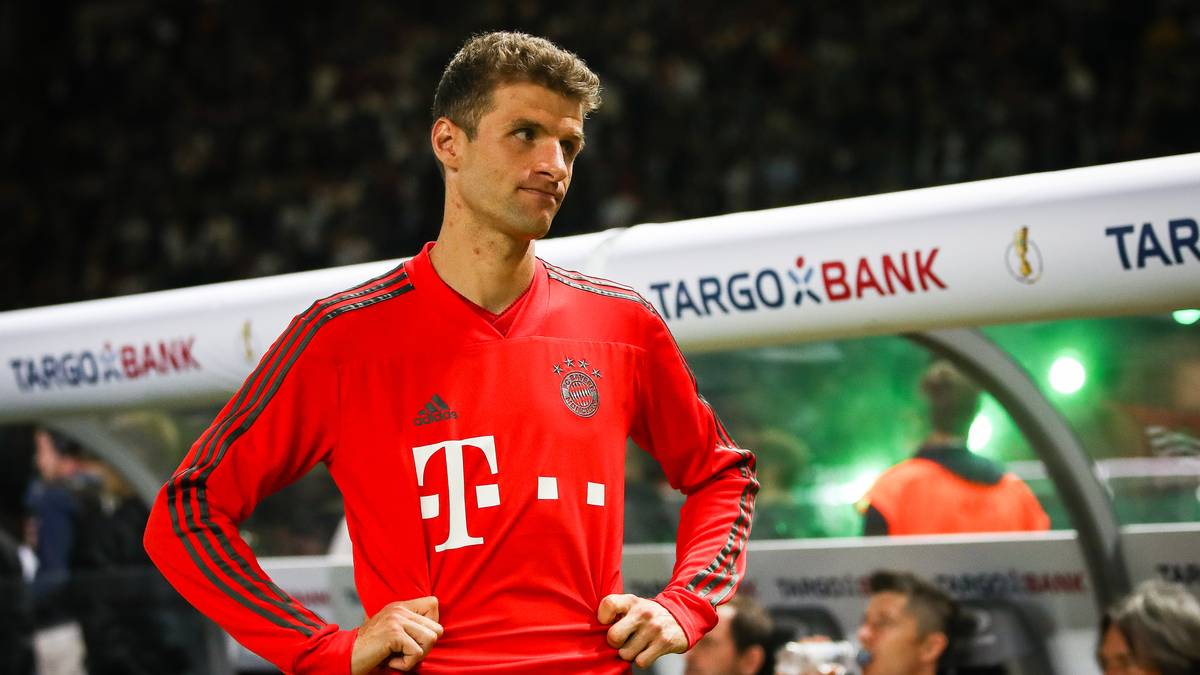 Und selbst wenn Müller ernsthaft Gedanken hegen würde, Bayern zu verlassen - er hätte wohl keine Chance. In der Vergangenheit schmetterten die Bosse bereits eine 100 Millionen-Offerte von Manchester United ab