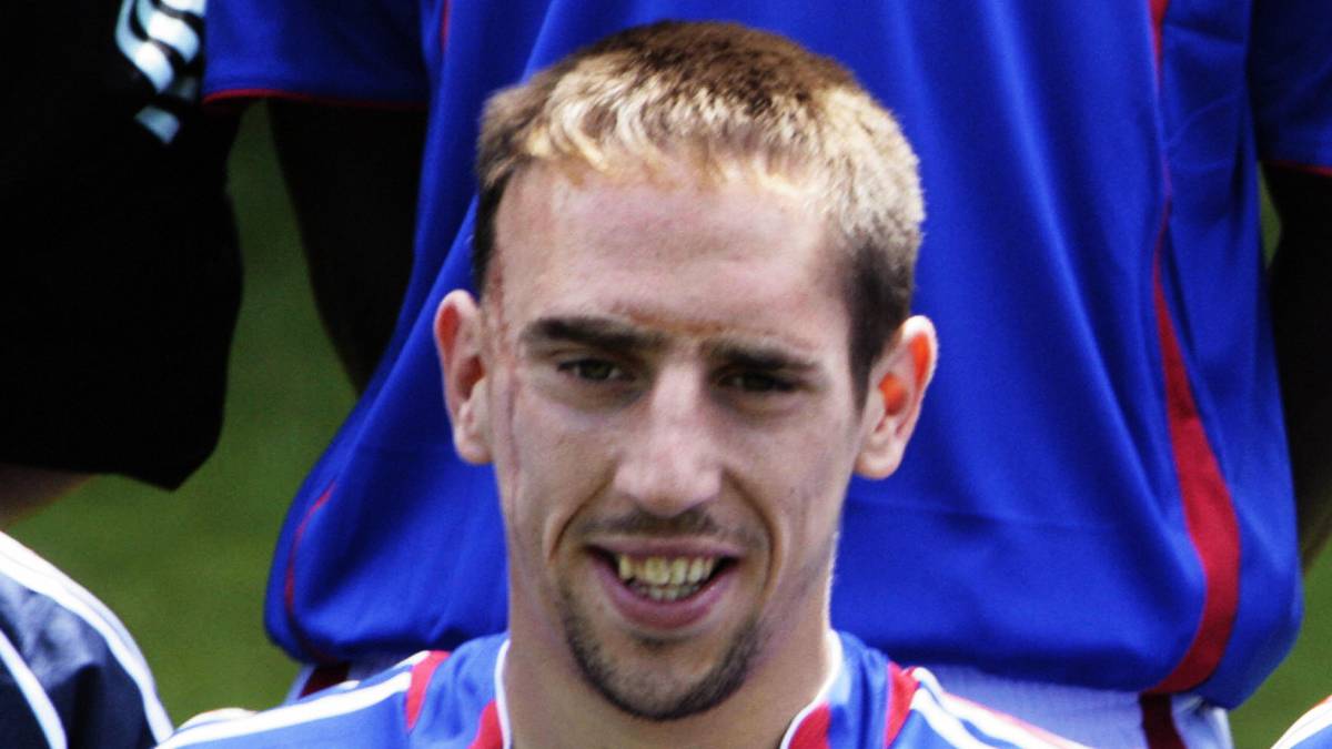 Aufgrund seiner Schnelligkeit, Spielübersicht und Torgefährlichkeit wurde Ribéry im Mai 2006 in die französische Nationalmannschaft berufen. Bei der WM 2006 in Deutschland im Achtelfinale gegen Spanien sorgte er erstmals auf der Weltbühne für Aufsehen