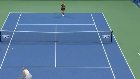 Die Weltranglisten-Erste Aryna Sabalenka siegt souverän mit 6:1 und 6:1 gegen Polina Wjatscheslawowna Jazenk und steht dadurch in Runde drei der US Open 2026.
