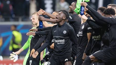 Eintracht Frankfurt hat mal wieder für einen historischen Europapokalabend gesorgt und hat den Einzug ins Achtelfinale der Champions League selbst in der Hand.