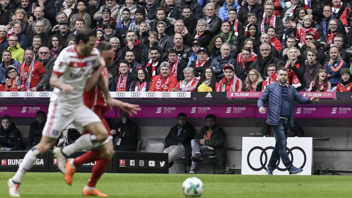 KURZARBEITER: Bernd Hollerbach sollte Ende Januar den Bundesliga-Dino wiederbeleben. Nach nur drei Unentschieden und vier Niederlagen war nach einem 0:6 in München aber wieder Feierabend - und der HSV endgültig am Boden. Die Aufholjagd von Christian Titz kam zu spät. Der HSV steigt erstmals ab