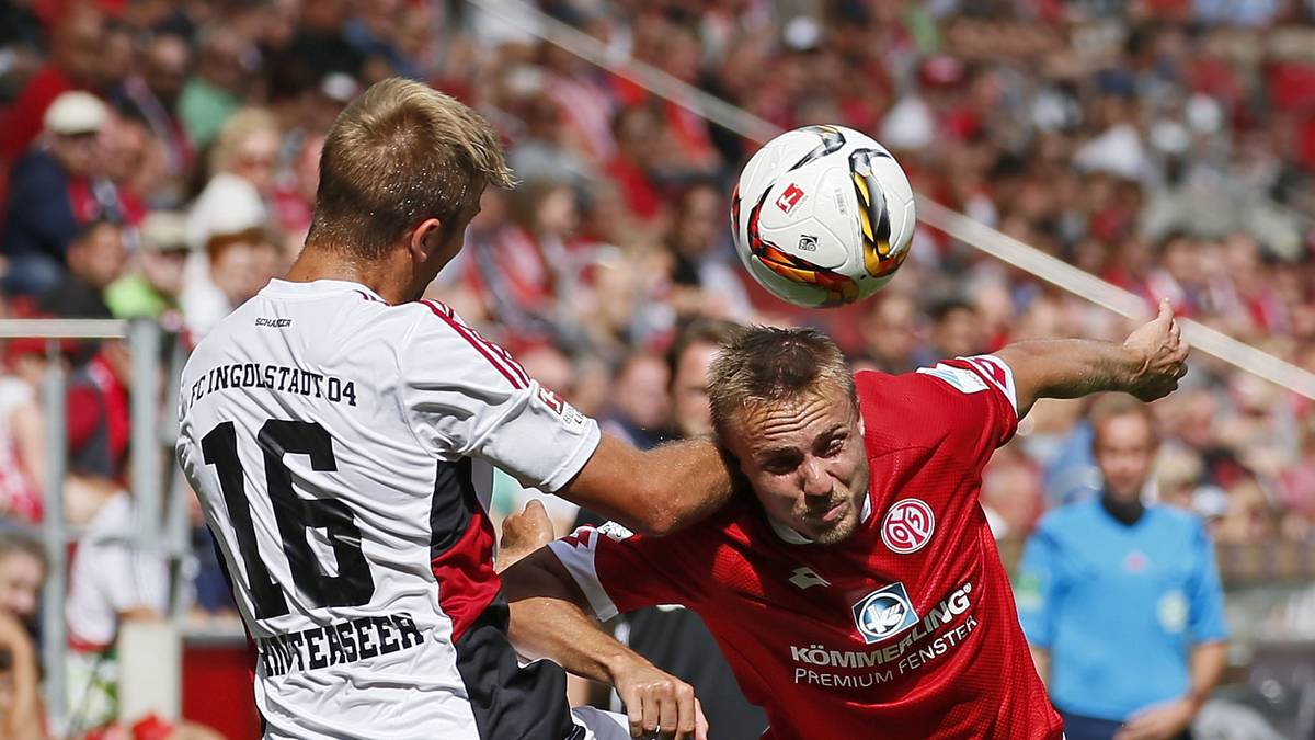 Über weite Strecken sind die Ingolstädter das bessere Team, auch wenn sie nur einige ungefährliche Diszanzschüsse abgeben. Das ist immer hin mehr als der FSV zu bieten hat