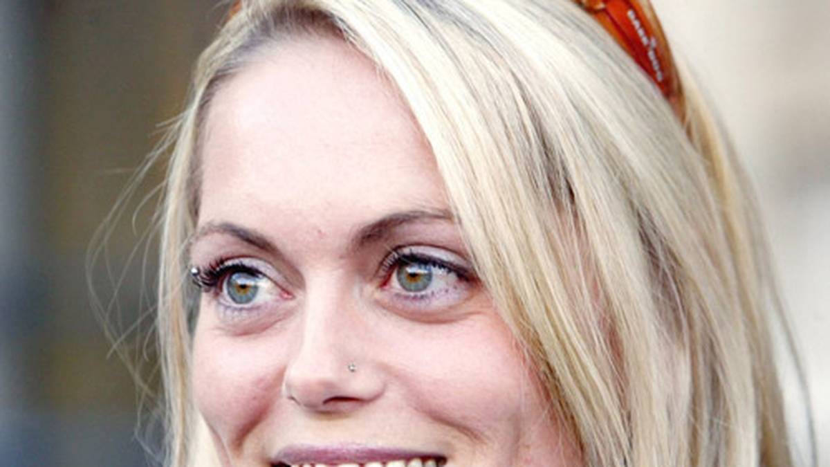 Aber auch abseits vom Motorsport weiß Katja Poensgen durch ihr Lächeln zu überzeugen