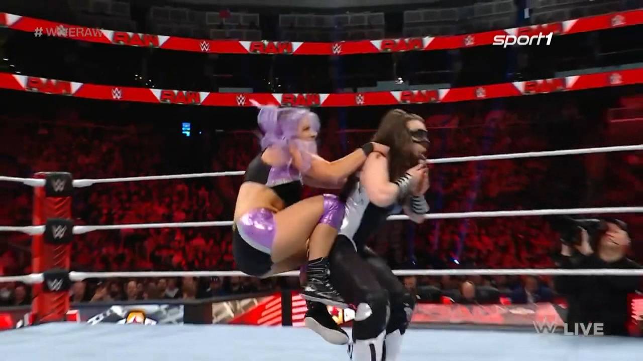 WWE RAW: Candice LeRae feiert überraschendes Comeback