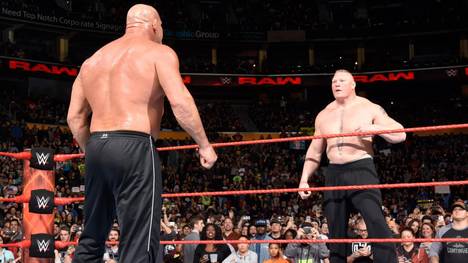Bill Goldberg (l.) demonstrierte Brock Lesnar bei WWE Monday Night RAW seine rohe Kraft