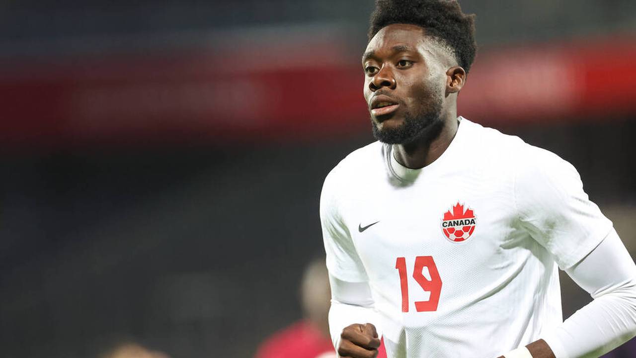 Schock für den FC Bayern München: Alphonso Davies verletzt sich bei Länderspiel