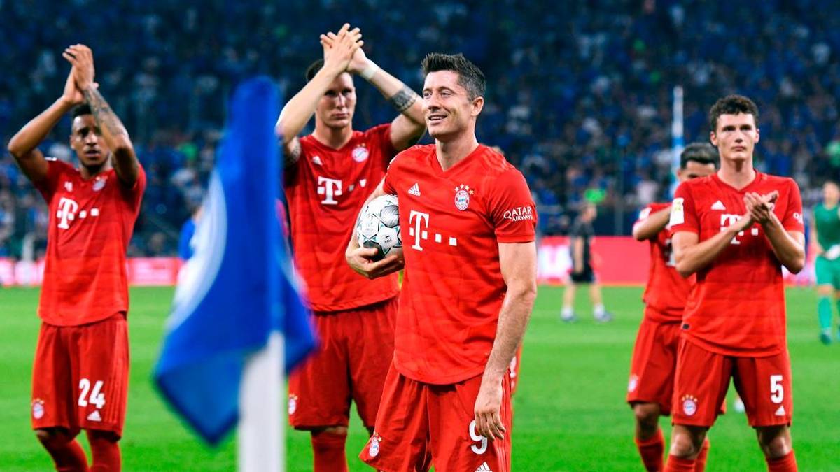 Robert Lewandowski nach dem Sieg des FC Bayern bei Schalke 04