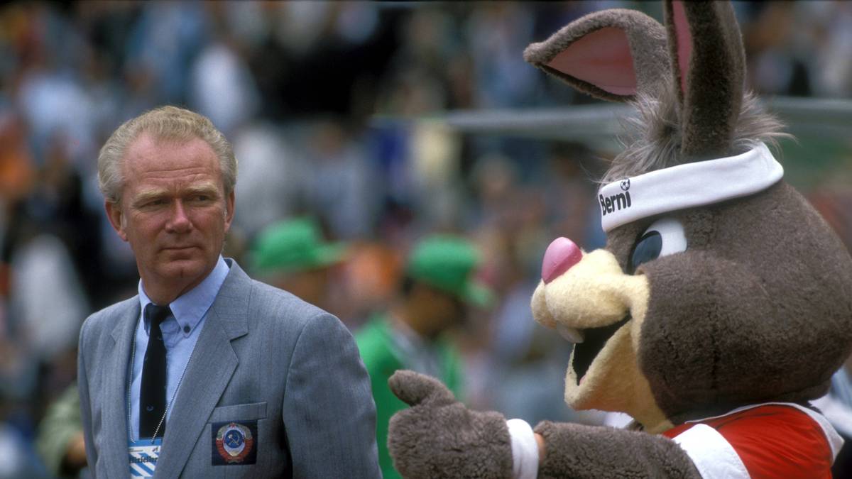 PLATZ 6: WALERIJ LOBANOWSKYJ (24) - Der Titelsammler aus der Ukraine mit der legendär unbewegten Miene. Acht Erfolge resultieren aus der sowjetischen Liga, mit Kiew auch zweimal Europapokalsieger der Pokalsieger. 2002 verstorben