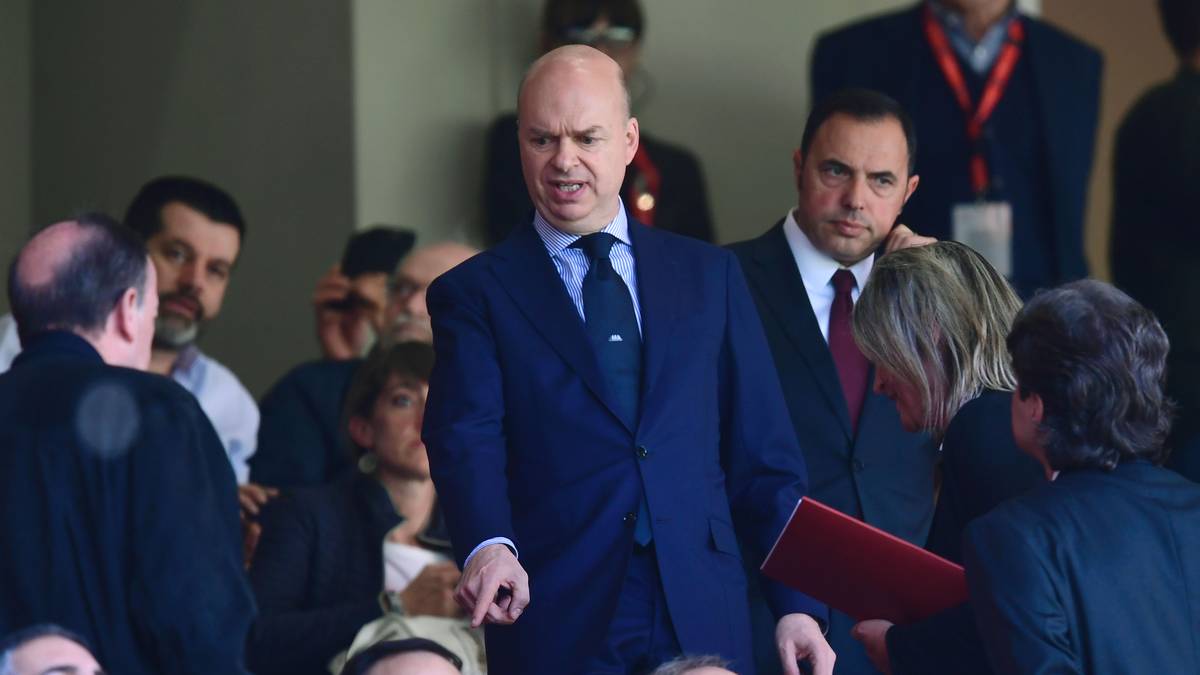 Genug Geld offenbar, um mit den ganz großen Namen zu handeln. Über das vereinseigene TV ließ Klubboss Marco Fassone am Wochenende wissen: "Wir würden gerne Andrea Belotti,  Alvaro Morata oder Pierre-Emerick Aubameyang verpflichten. Wir wollen einen Spieler in diesem Format kaufen"